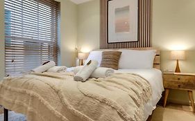 Stay In City Area In The Towers Elite Flat Wt Views Of The Cathedral